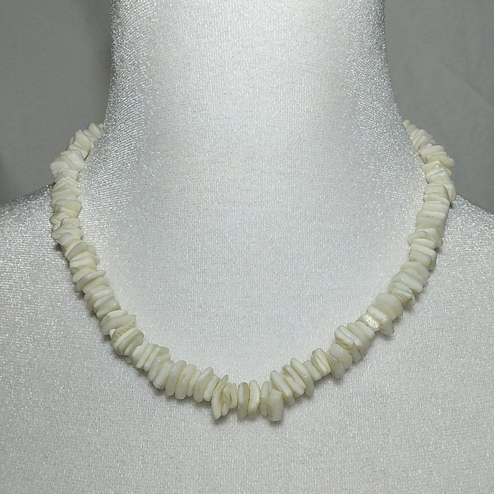 Vintage Shell Necklace - Picture 4 of 7